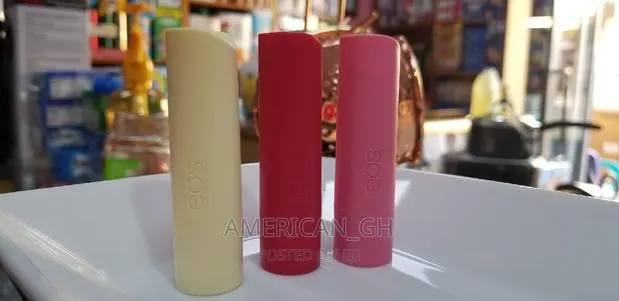 EOS Moisturizing Lip Bam · Photo 1