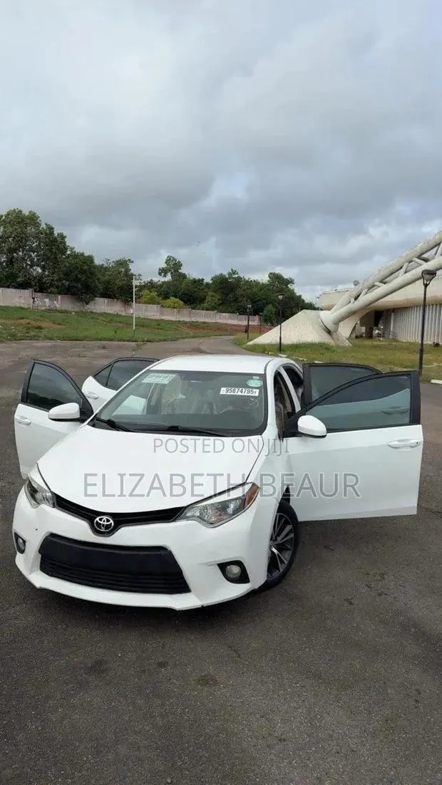 Toyota Corolla LE 4dr Sedan (1.8L 4cyl CVT) 2016 White · Photo 1