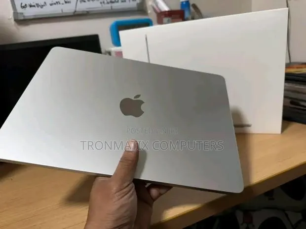 New Laptop Apple MacBook Air 2022 M2 16GB Apple M2 SSHD (Hybrid) 512GB · Photo 1