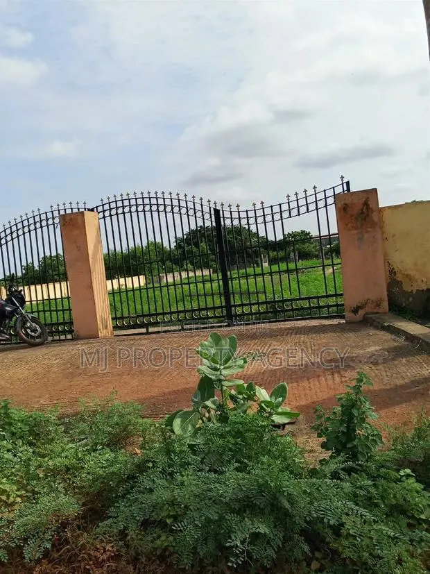 6 Plots of Land for Rent · Photo 2
