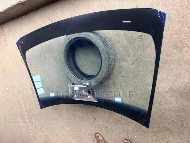 Hyundai Santa Fe 2024-2025 Windscreen · Photo 1