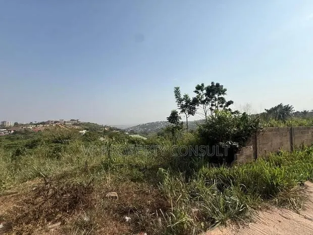 1.5 Acre of Land for Sale at Aburi · Photo 1