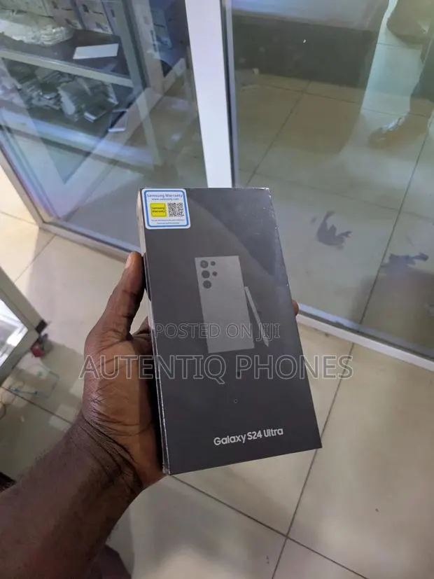 New Samsung Galaxy S24 Ultra 256 GB Black · Photo 1