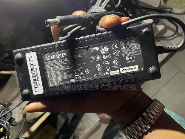 Hp Charger/Adapter Big Pin Uk Used 135w.19.5v~6.9a · Photo 1