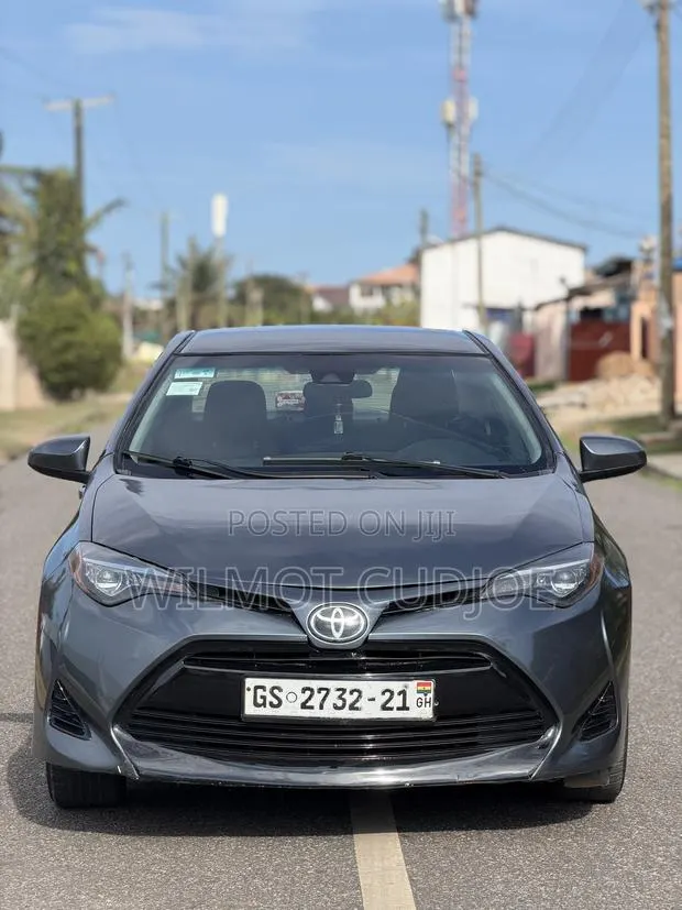 Toyota Corolla LE 4dr Sedan (1.8L 4cyl CVT) 2017 Gray · Photo 1