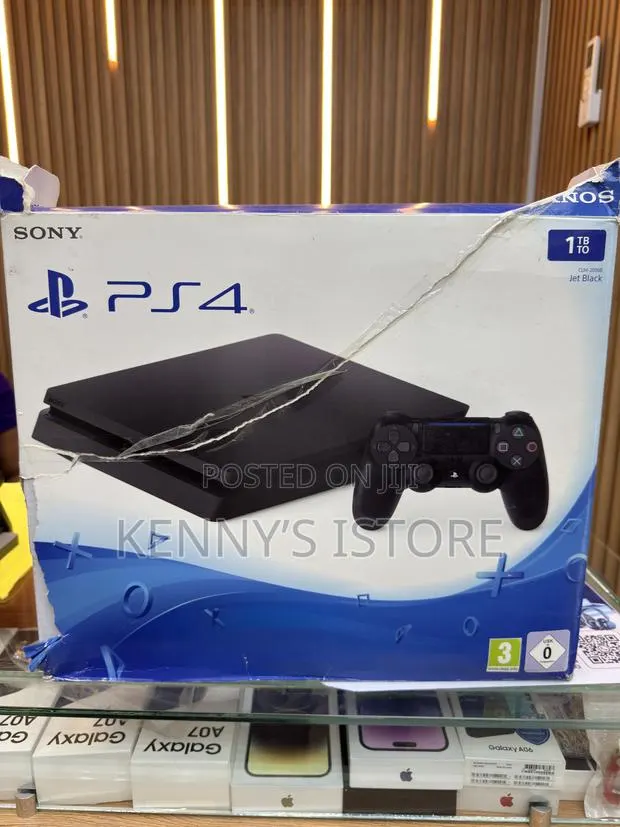 Playstation 4 Slim · Photo 1