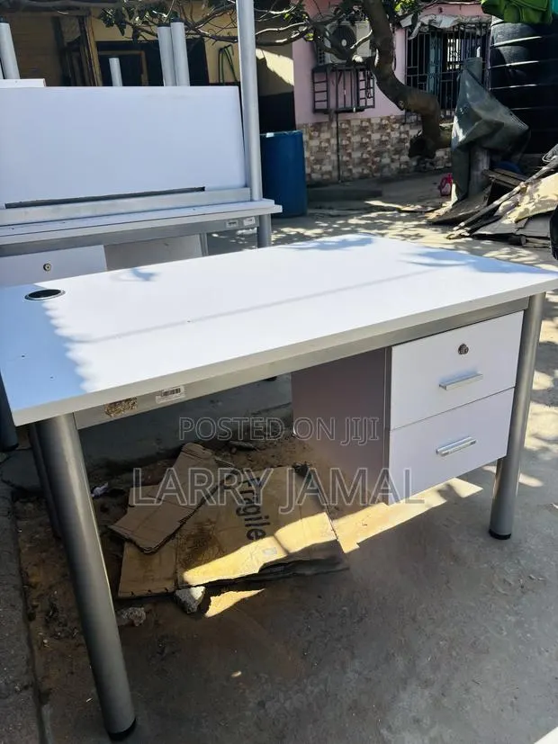 Quality White Office Desk · Photo 1