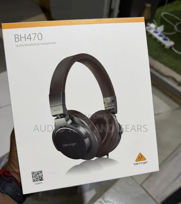Behringer Bh470 Studio Monitoring Headphones · Photo 1