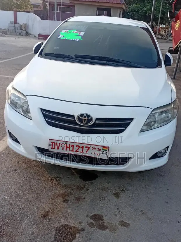 Toyota Corolla L 4-Speed Automatic 2013 White · Photo 1