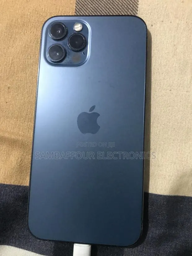 Apple iPhone 12 Pro 128 GB Blue · Photo 1