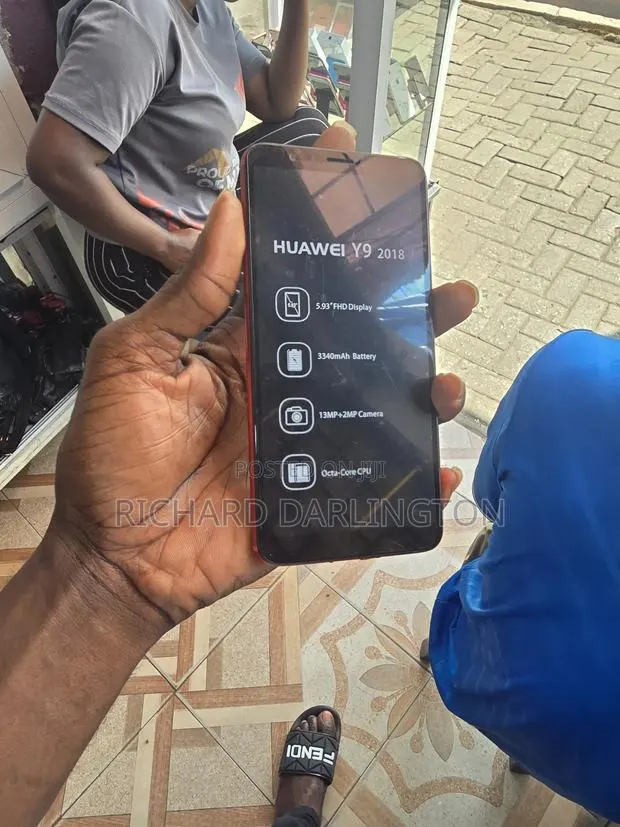 Huawei Y9 2018 128 GB Red · Photo 1