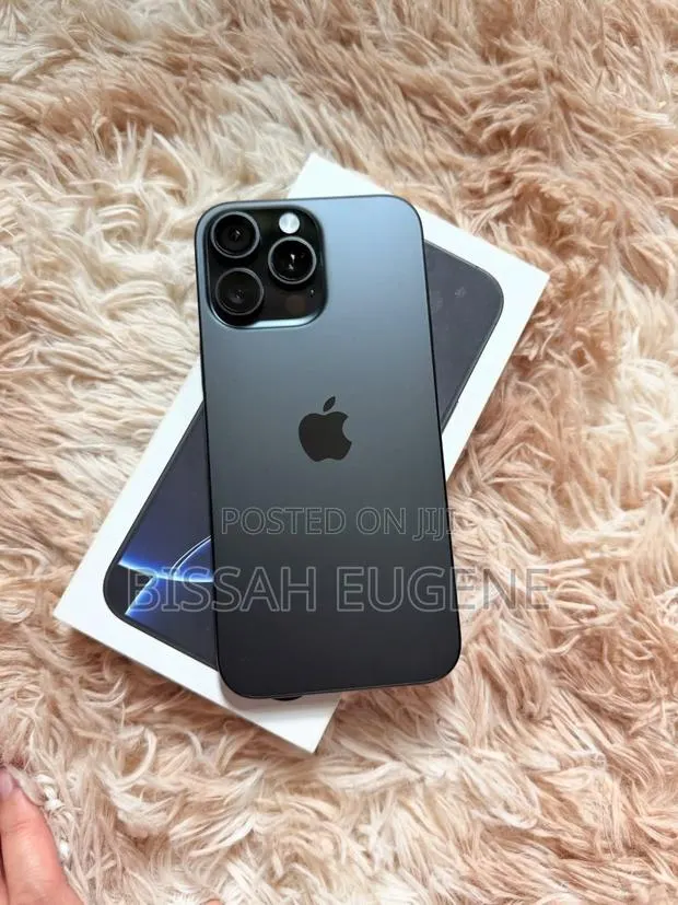 Apple iPhone 16 Pro Max 256 GB Blue · Photo 1