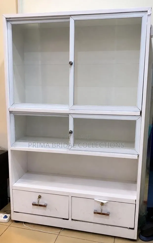 Showcase Display · Photo 1