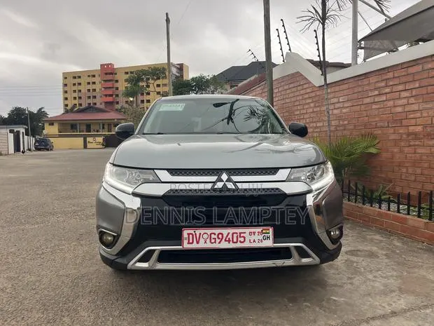 Mitsubishi Outlander 2019 Gray · Photo 1