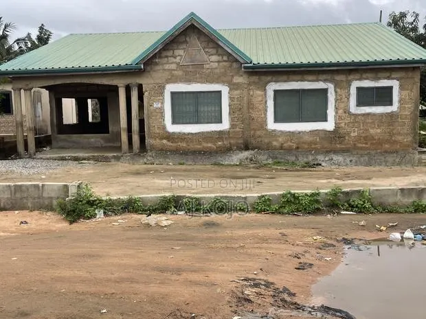 4bdrm Bungalow in Owner, Manhean for sale · Photo 1