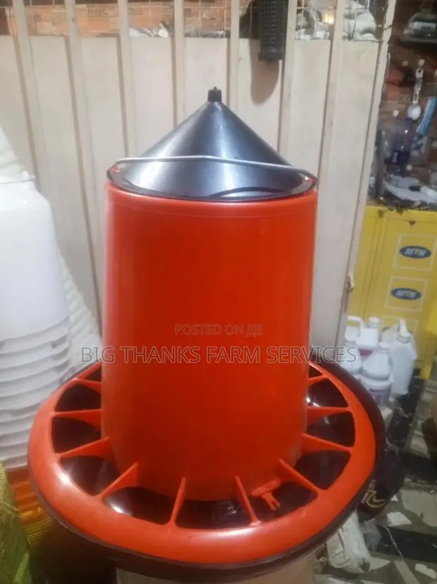 12kg Feeders With Cone Top · Photo 1