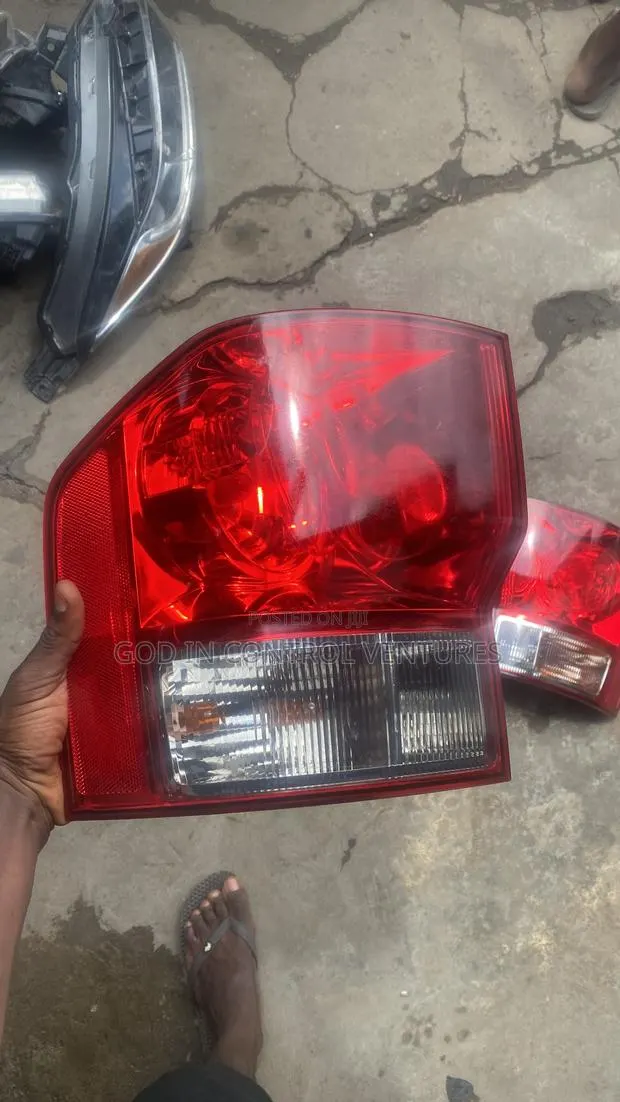 Honda Element 2008 Tail Light Pair · Photo 1