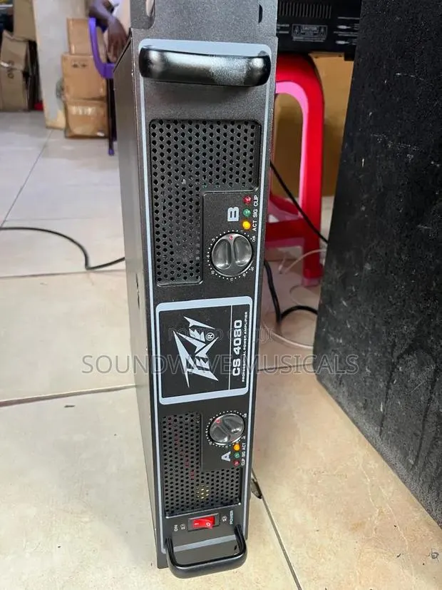Peavey CS 4080 Mid Amplifier · Photo 1