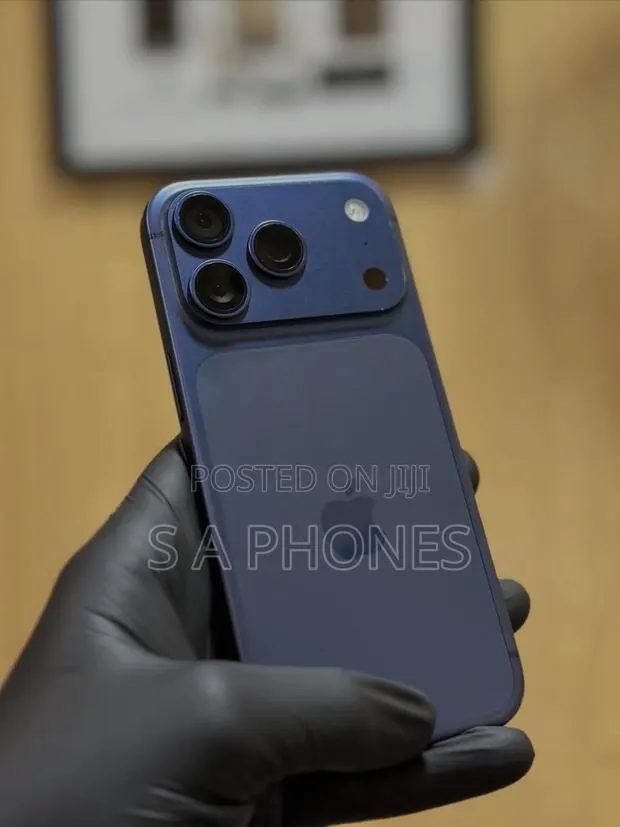 Apple iPhone 17 Pro 256 GB Blue · Photo 1