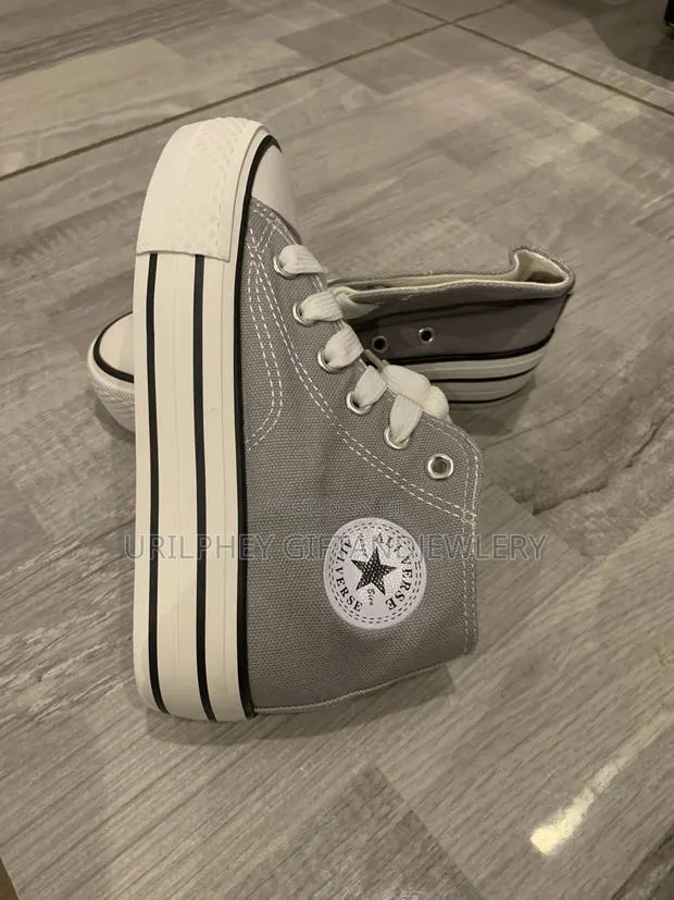 Grey Canvas High-Top Sneakers – Classic Platform Style · Photo 2