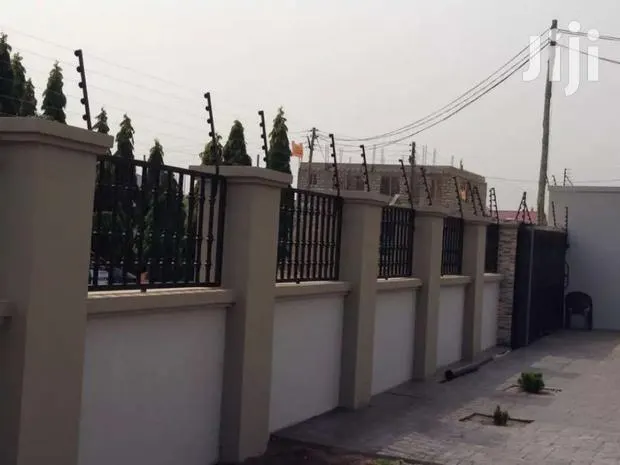 Electric Fence With Power and Alarm · Photo 1