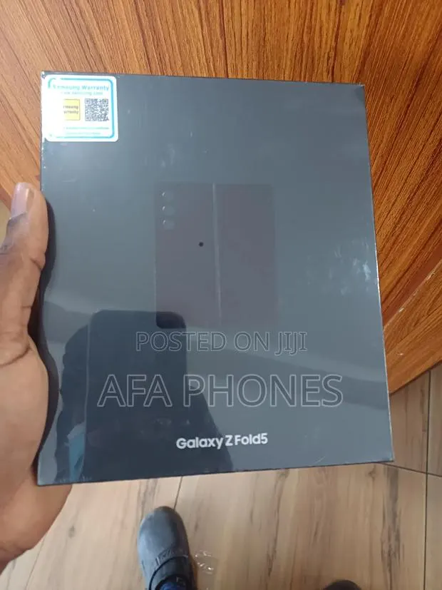 New Samsung Galaxy Z Fold 5 256 GB Gold · Photo 1