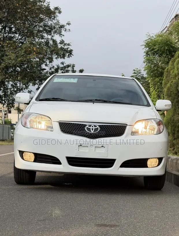 Toyota Vios 2010 White · Photo 1