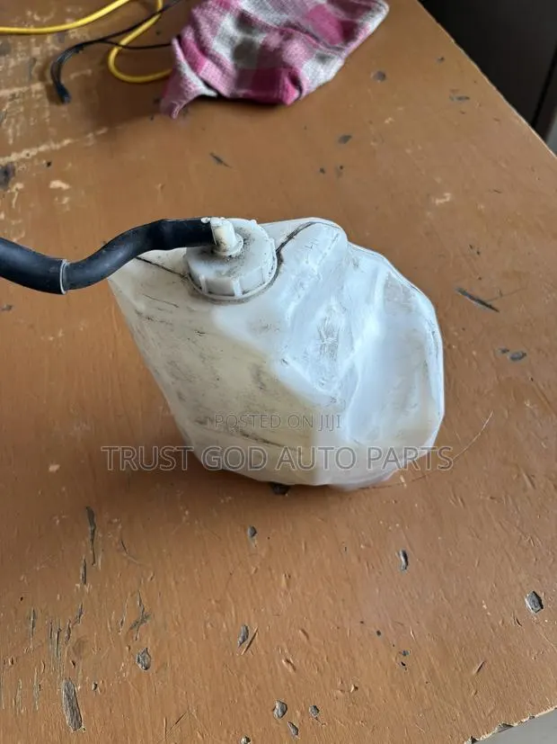 Honda Accord 2018-2021 Coolant Reservoir · Photo 1