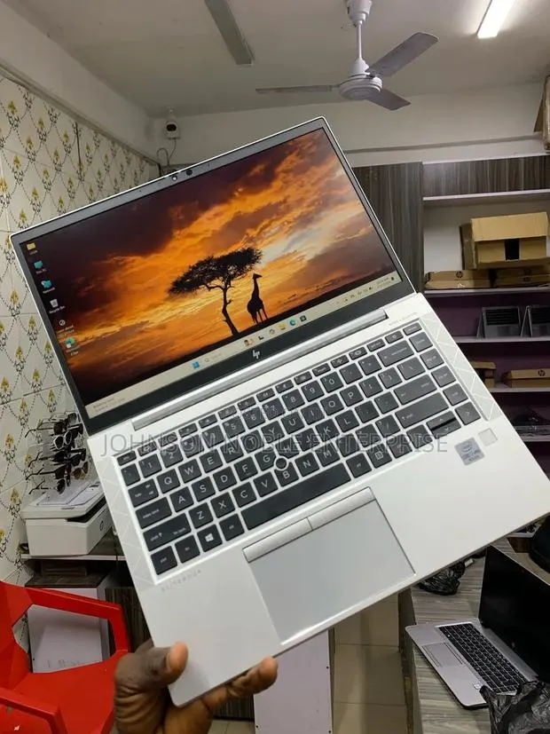 Laptop HP EliteBook 845 G7 8GB AMD Ryzen 5 SSD 256GB · Photo 1