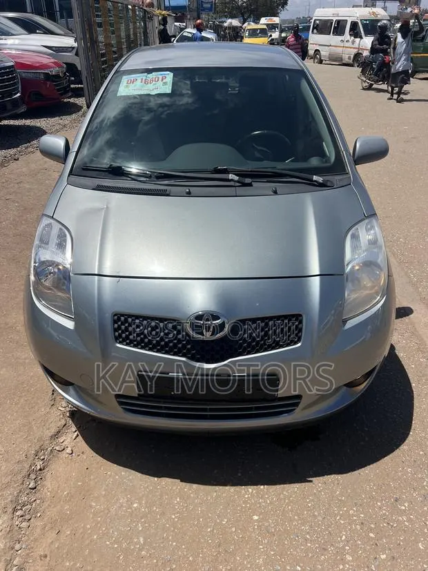 Toyota Yaris 1.5 2009 Gray · Photo 1