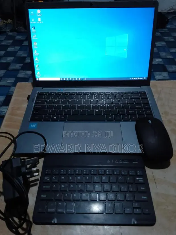 Laptop 4GB Intel SSD 128GB · Photo 1