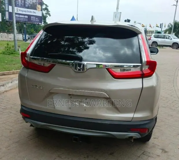 Honda CR-V 2019 Gold · Photo 1