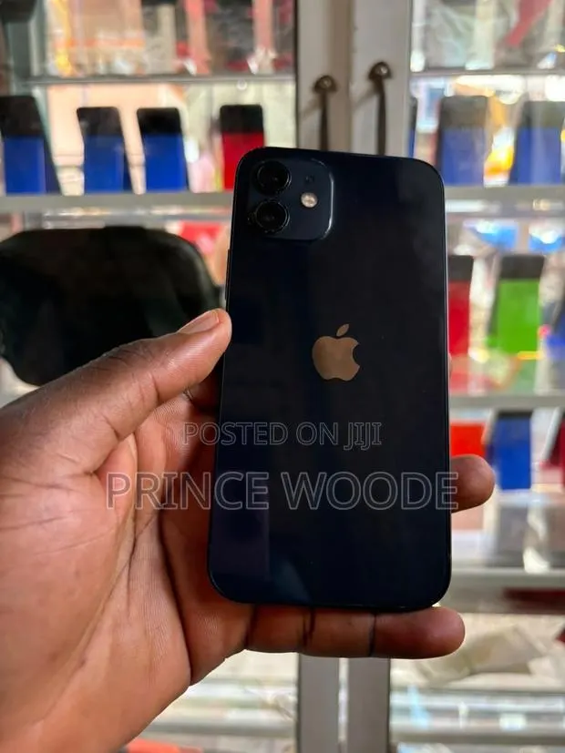 Apple iPhone 12 64 GB Black · Photo 1