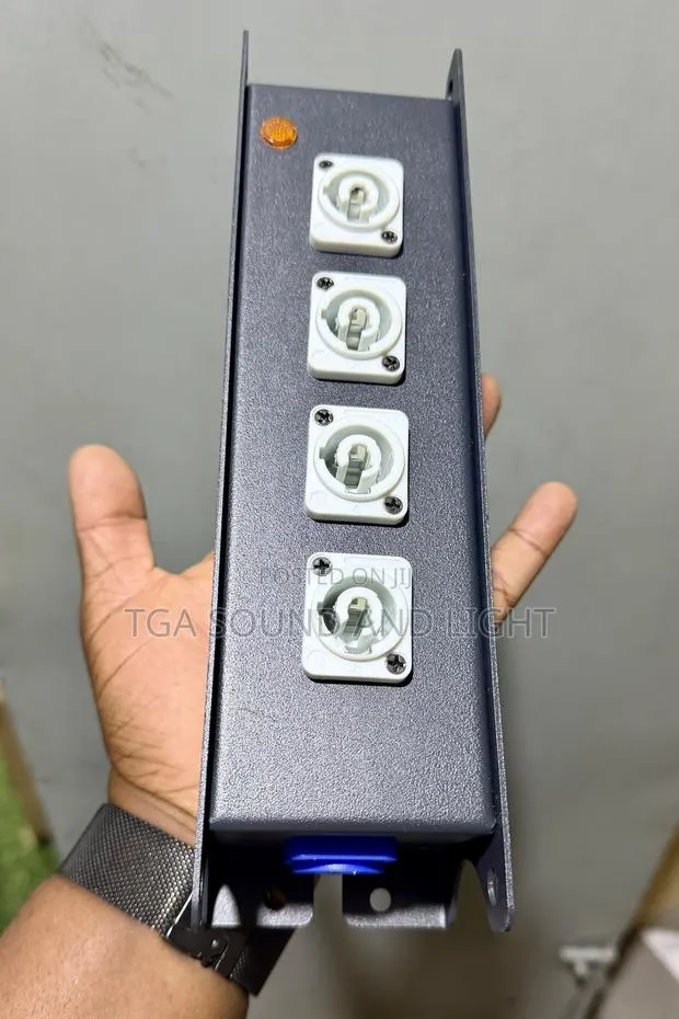 Powercon Distributor 1 in 5 Out Box · Photo 1