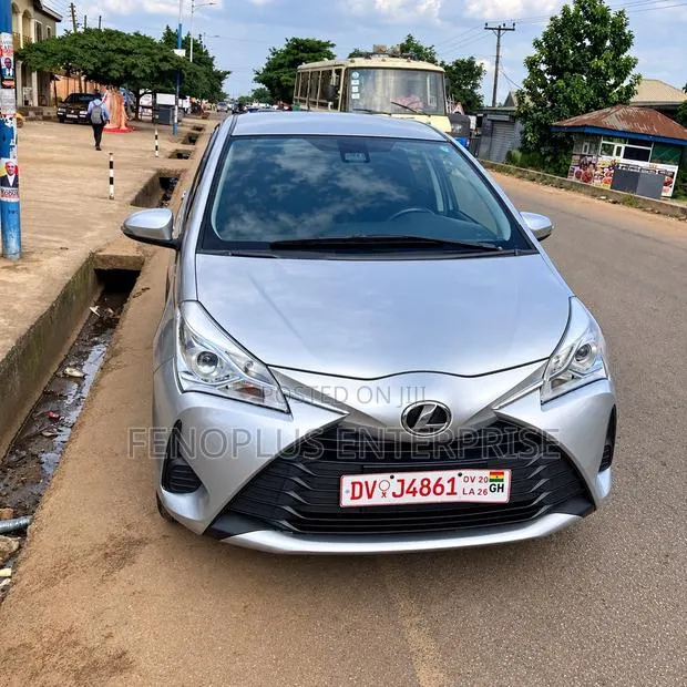 Toyota Vitz 2017 White · Photo 1