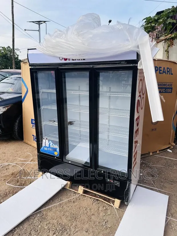PVC-150 Pearl Fridge Display White. Stylish Design · Photo 1