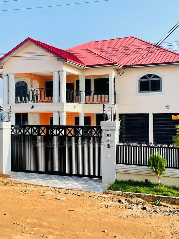 Furnished 6bdrm House in Pokuase for sale · Photo 1