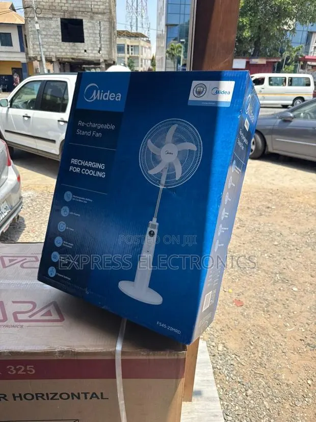 Best Buy for Less Rechargeable Fan Midea 18” · Photo 1