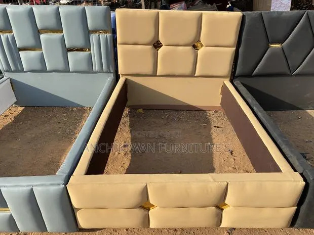 Orange Leather Bed · Photo 1