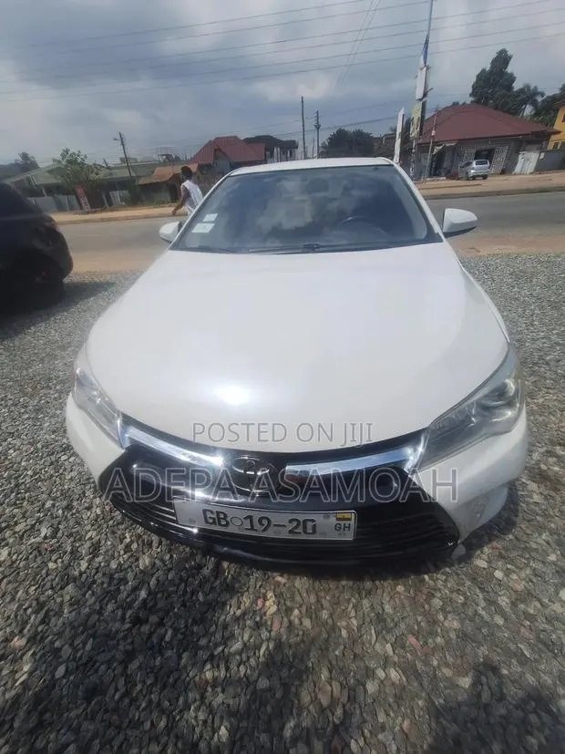 Toyota Camry 2017 White · Photo 1