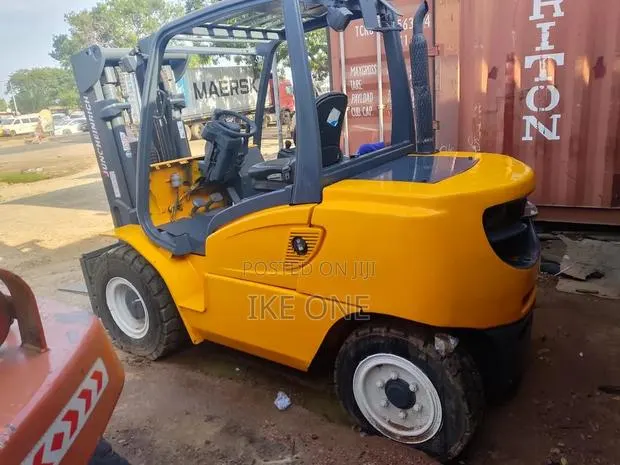 Diesel Forklift · Photo 1