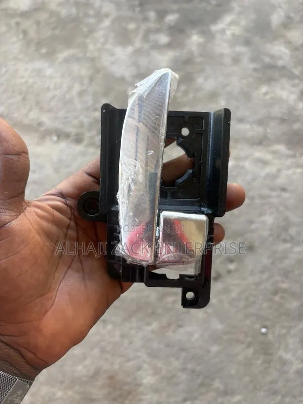 Hyundai Elantra 2008 Inside Handle · Photo 1