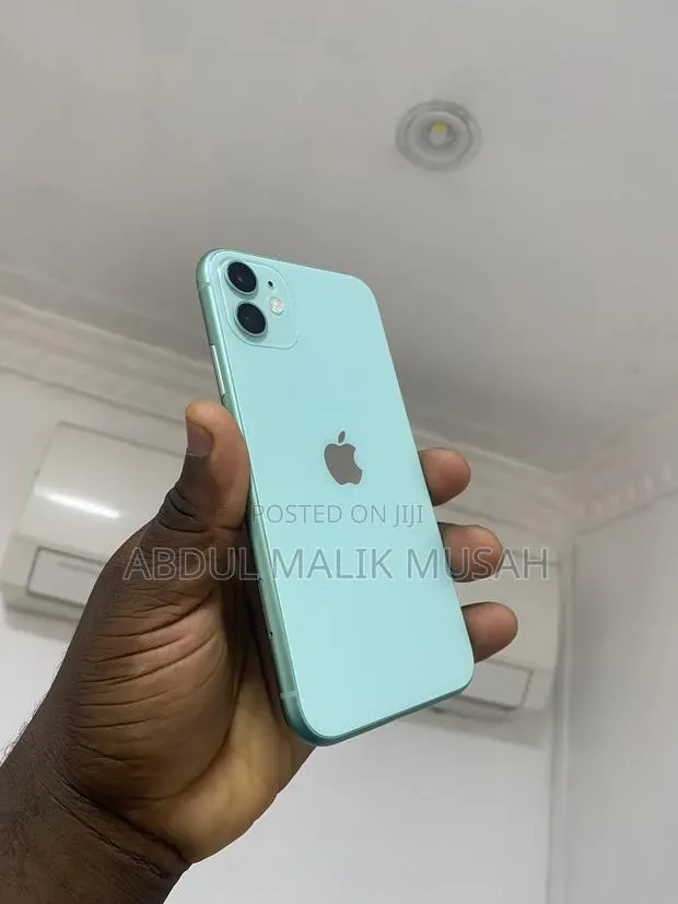 Apple iPhone 11 64 GB Green · Photo 1