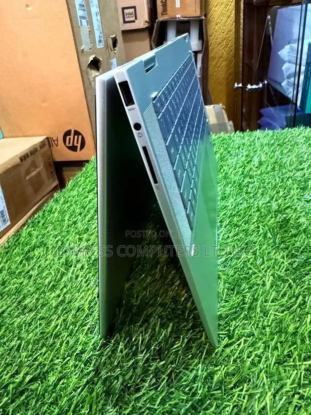 Laptop HP Envy 15-ep0xxx 16GB Intel Core i7 SSD 512GB · Photo 1