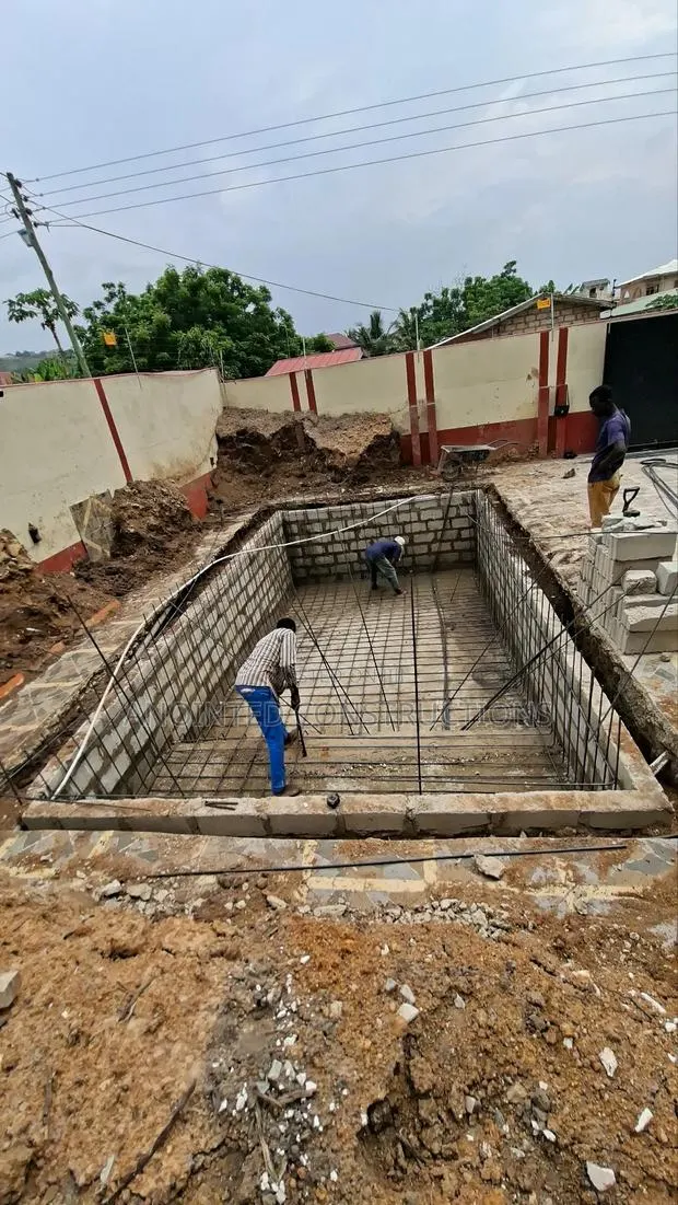 Expert in Swimming Pool Construction · Photo 1