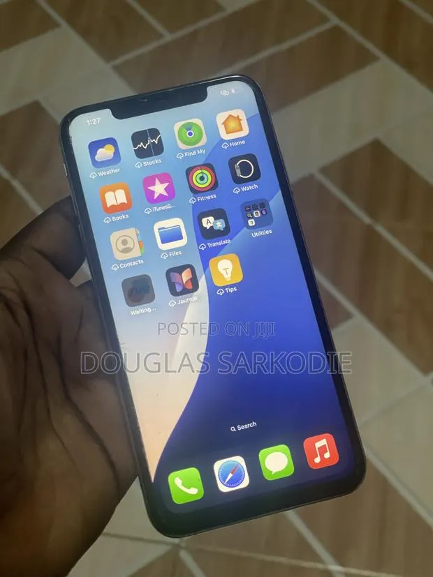 Apple iPhone XS Max 64 GB White · Photo 1