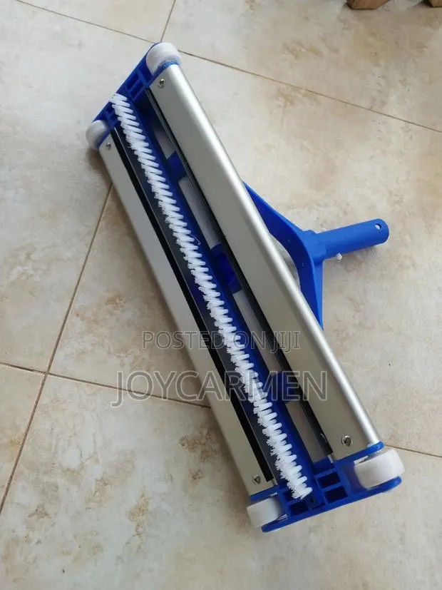 Pool Floor Vacuum Head · Photo 1