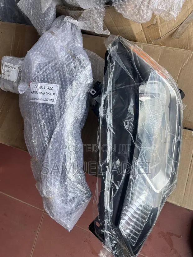 Honda Fit 2014,2015,2016,2017,2018,2019 Headlight Pair. · Photo 1