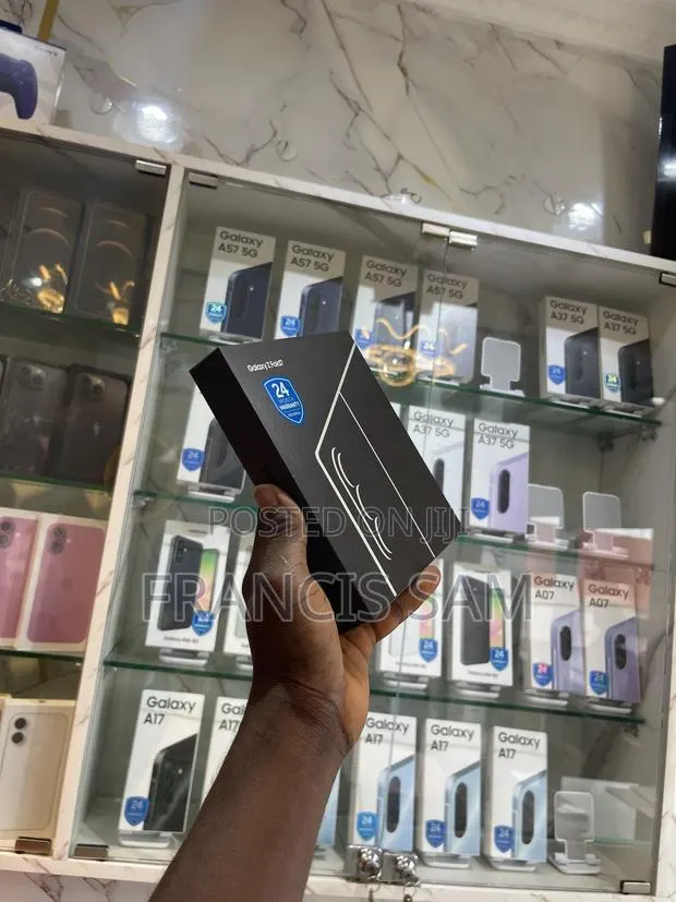 New Samsung Galaxy Z Fold7 256 GB Blue · Photo 1