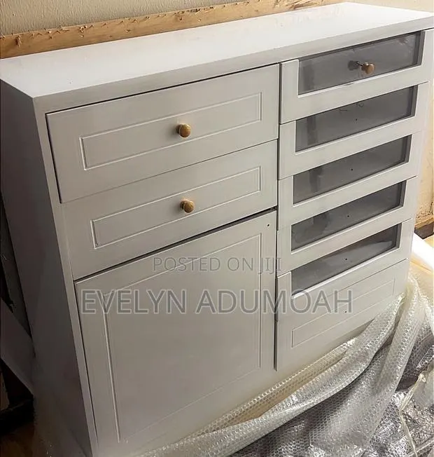 Nail Polish Cabinet / Salon Storage Cabinet · Photo 1